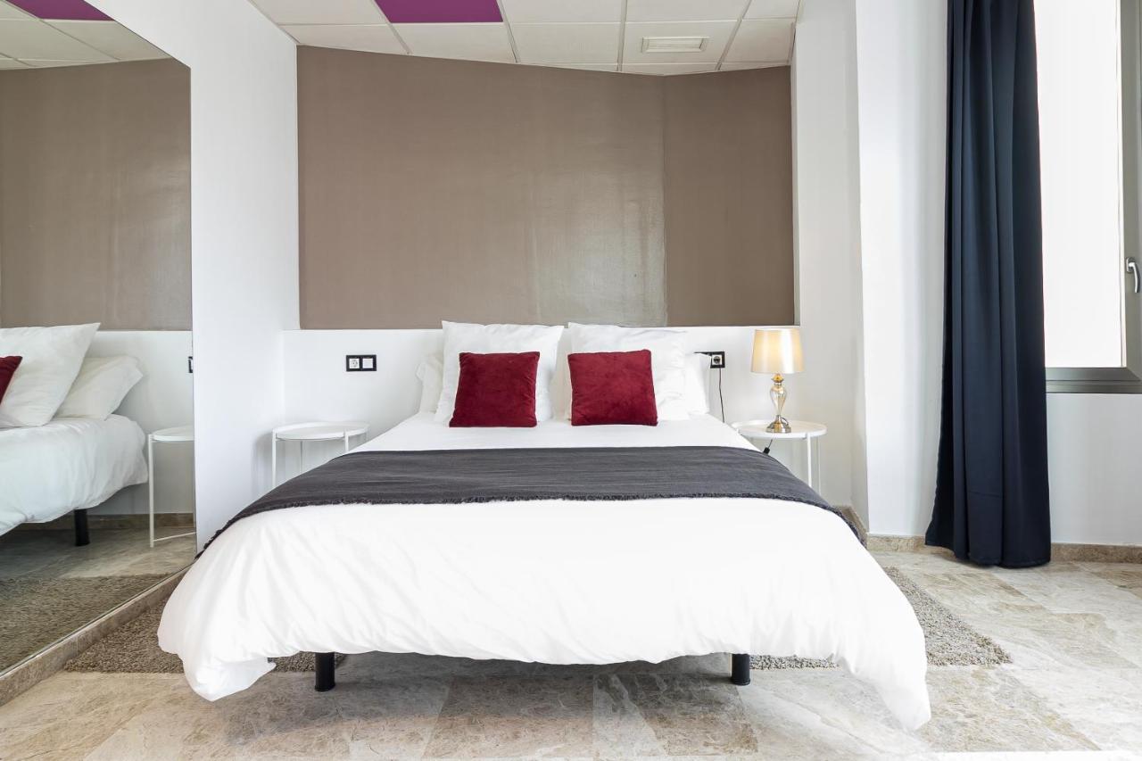 Saenz Suites Gallery By Bossh! Apartments マラガ エクステリア 写真