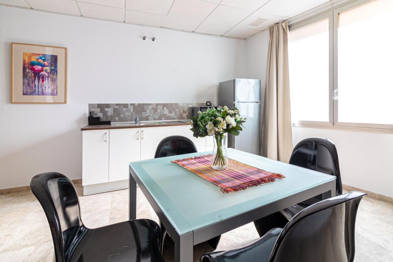 Saenz Suites Gallery By Bossh! Apartments マラガ エクステリア 写真