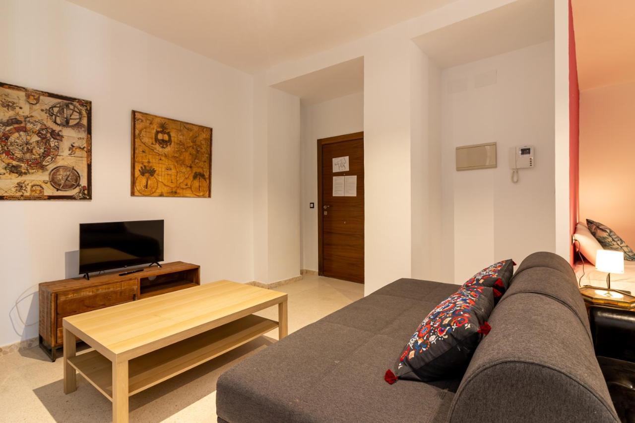 Saenz Suites Gallery By Bossh! Apartments マラガ エクステリア 写真