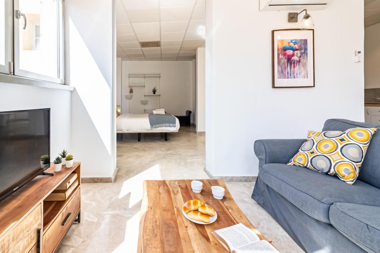 Saenz Suites Gallery By Bossh! Apartments マラガ エクステリア 写真