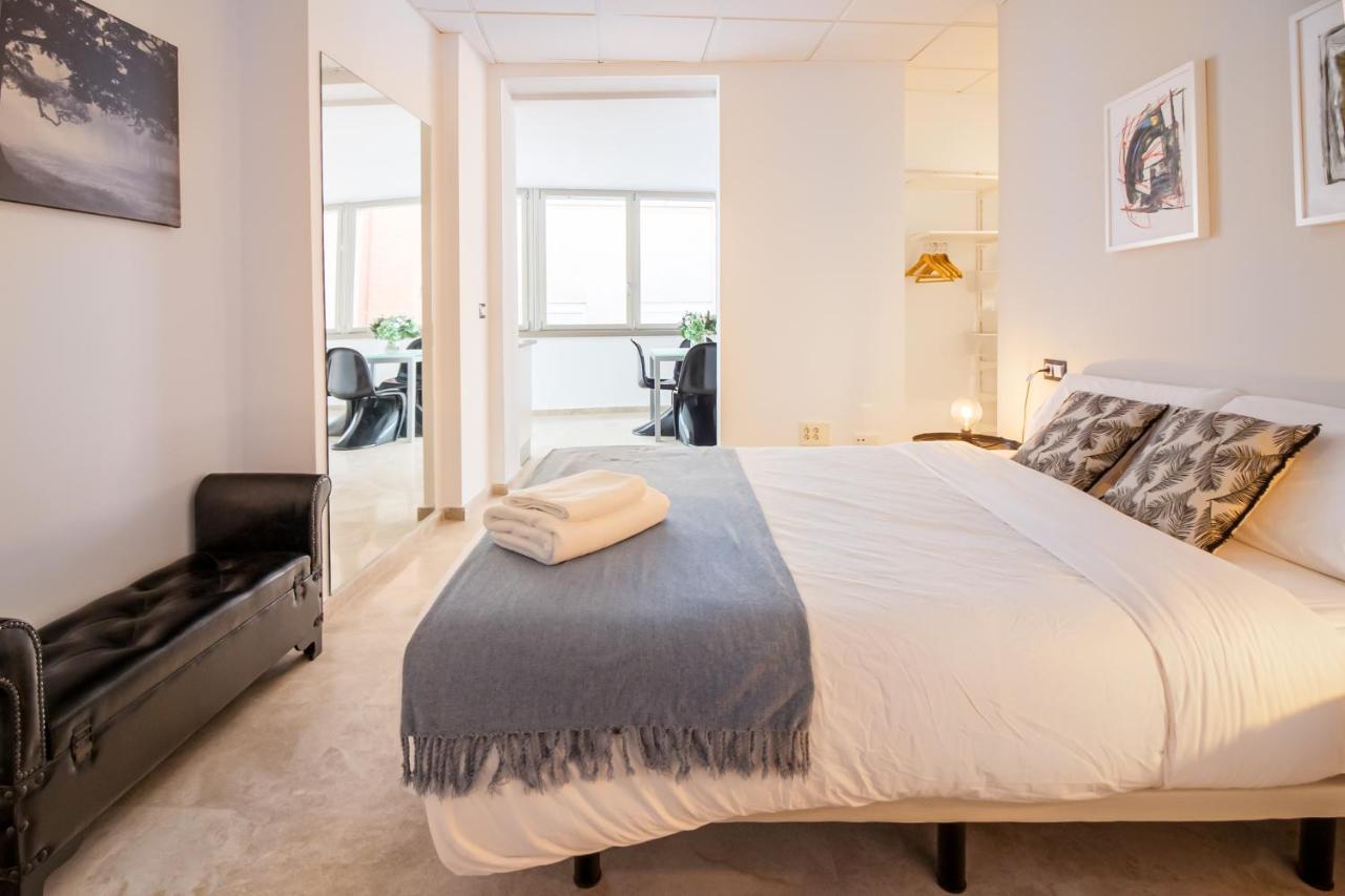 Saenz Suites Gallery By Bossh! Apartments マラガ エクステリア 写真
