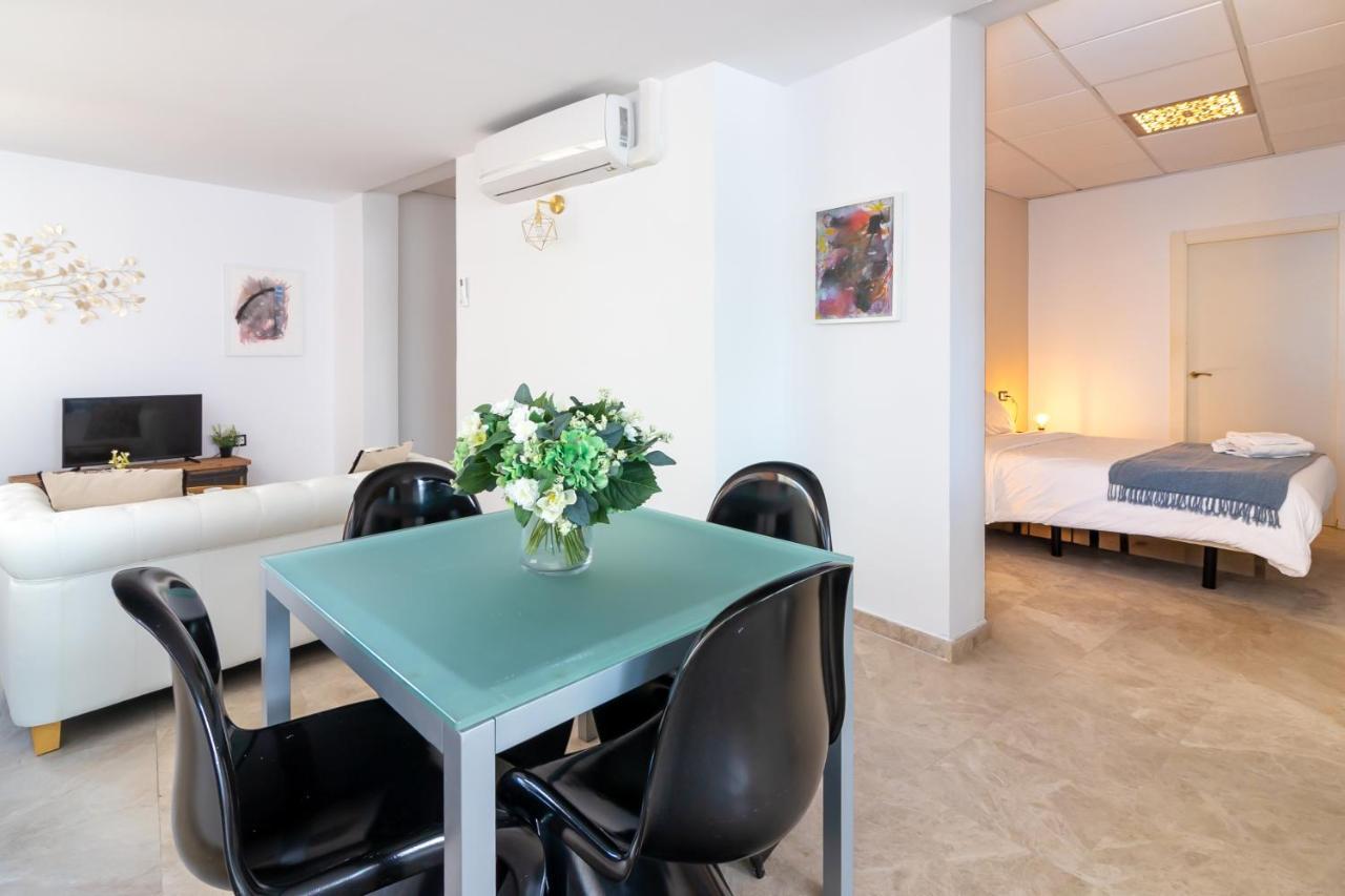 Saenz Suites Gallery By Bossh! Apartments マラガ エクステリア 写真